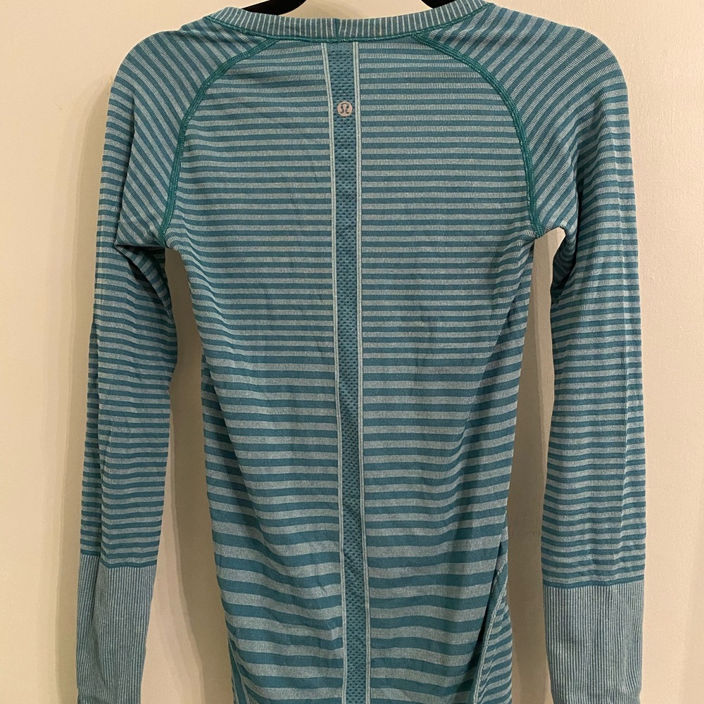 LULULEMON TOP